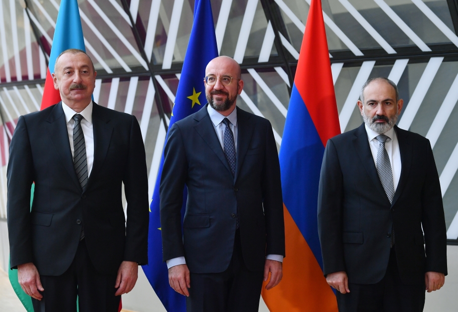 Comenzó en Bruselas la reunión del Presidente Ilham Aliyev con el Presidente del Consejo Europeo y el Primer Ministro de Armenia