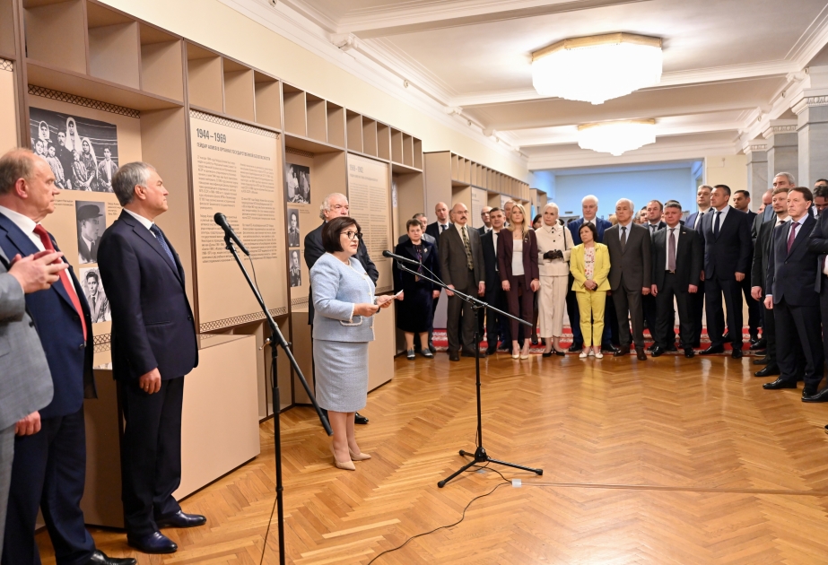 Делегация парламента Азербайджана ознакомилась в административном здании Государственной Думы России с выставкой, посвященной общенациональному лидеру Гейдару Алиеву