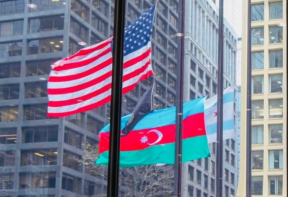 В центре Чикаго поднят флаг Азербайджана