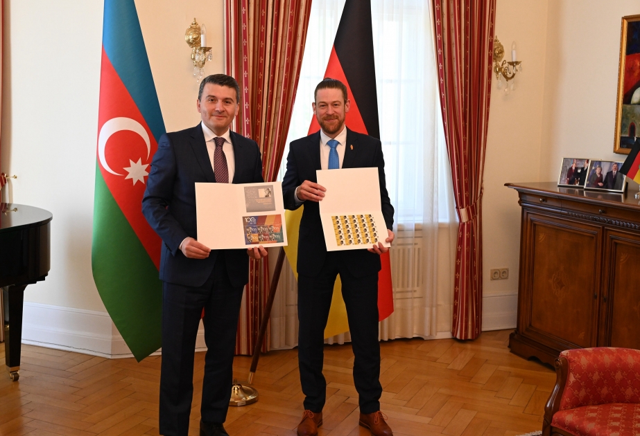 Almaniyada Ümummilli Lider Heydər Əliyevin 100 illiyi münasibətilə poçt markaları dərc olunub