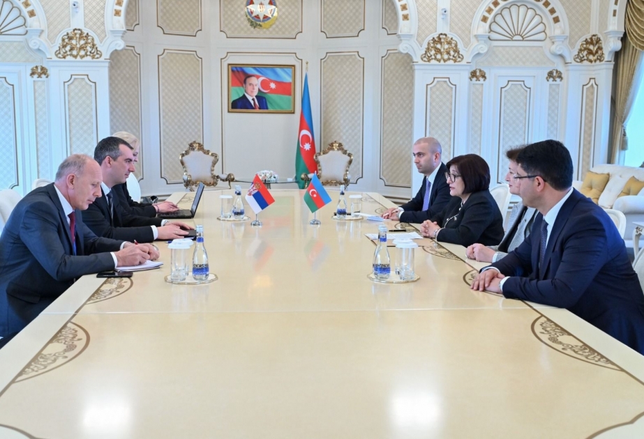 Presidenta del Parlamento de Azerbaiyán se reúne con el Presidente de la Asamblea Nacional de Serbia


