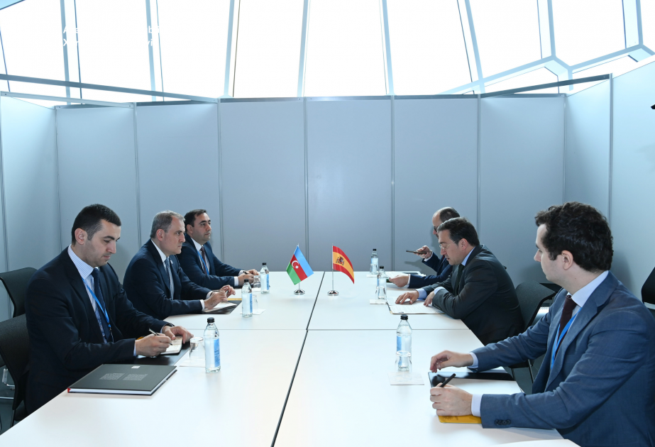 Canciller de Azerbaiyán se reúne con el Ministro de Asuntos Exteriores de España