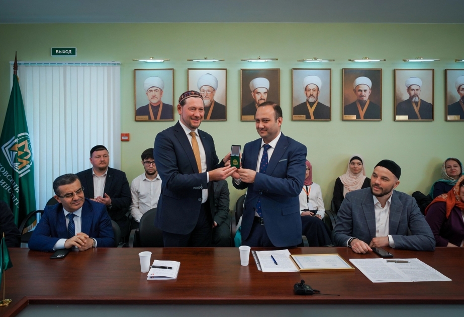 İlahiyyat İnstitutunun rektoruna Moskva İslam İnstitutunun fəxri doktoru diplomu təqdim olunub