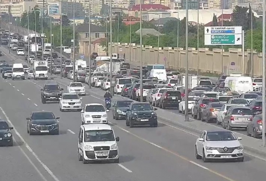 Bakının bir sıra yollarında tıxac yaranıb