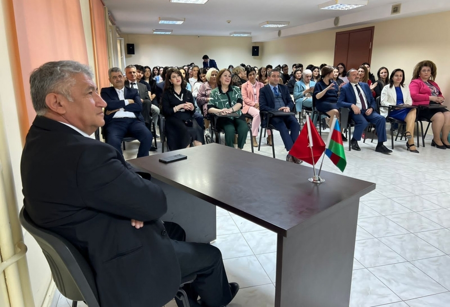 Tanınmış şair Qəşəm Nəcəfzadə ilə görüş keçirilib