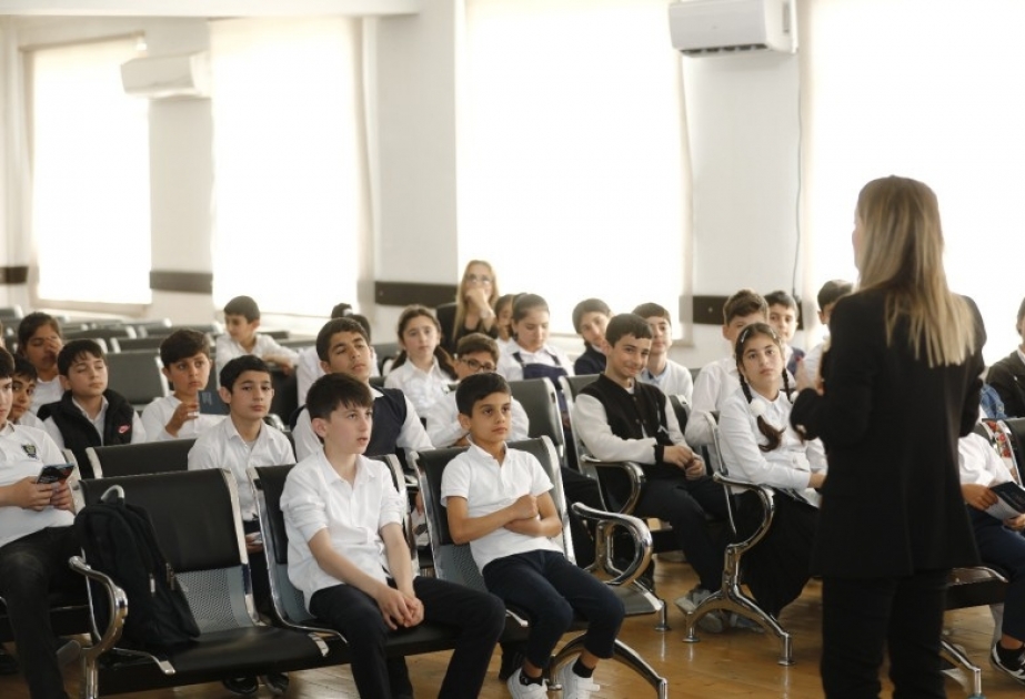 Məktəblilərə qida məhsulları ilə davranış qaydaları barədə məlumat verilib