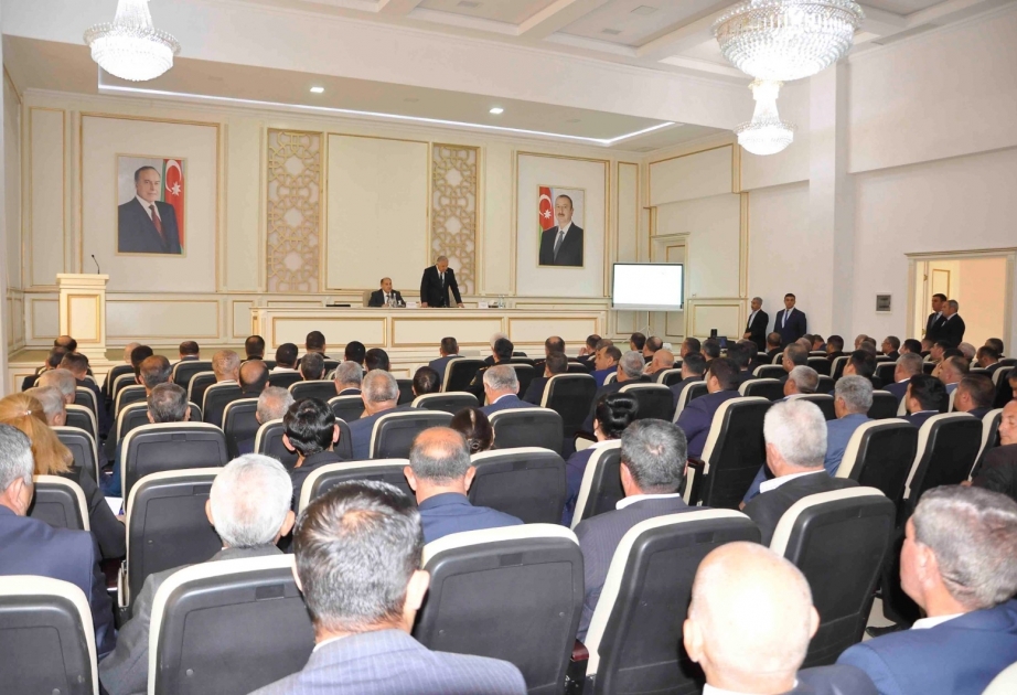 Bəzi hallarda kənd təsərrüfatına yararlı torpaq sahələri əkin dövriyyəsindən çıxarılır, münbit qatı korlanır