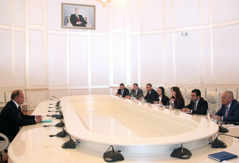 Daşınmaz Əmlakın Dövlət Kadastrı və Reyestrinin sədri Gəncədə vətəndaşları qəbul edib