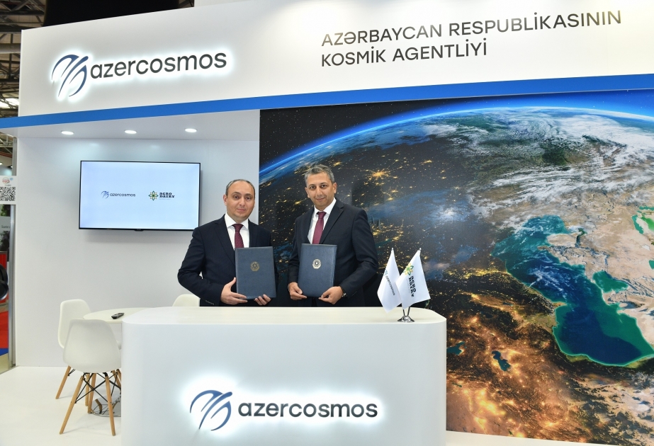Azercosmos firma un contrato con una gran empresa agrícola