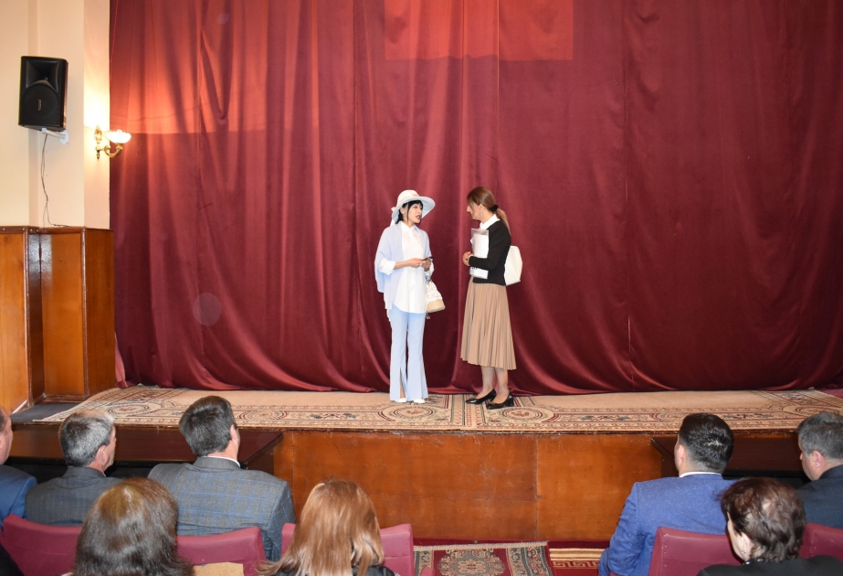 Qax Xalq Teatrında “Qaynana əməliyyatı” tamaşasına ictimai baxış olub