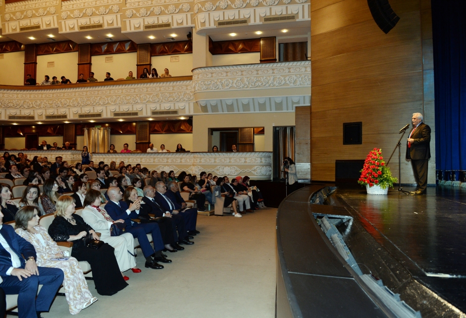 Xalq yazıçısı Elçinin 80 illik yubileyi qeyd olunub