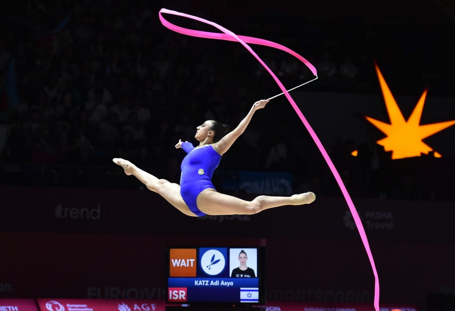 Gimnastımız Zöhrə Ağamirova Avropa çempionatında çoxnövçülükdə iki alət ilə çıxışını təqdim edib