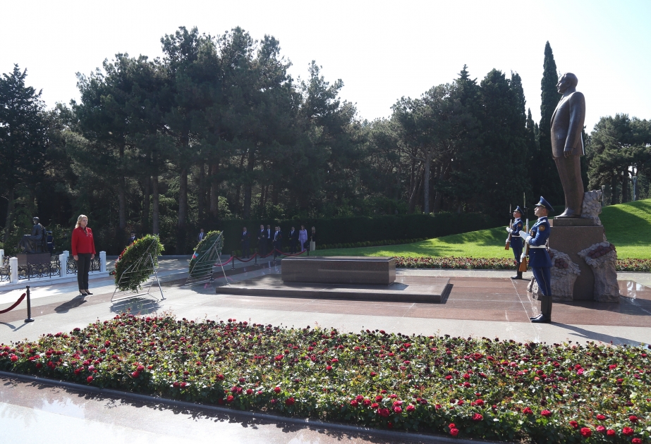 Montenegrin parliamentarians pay respect to national leader Heydar Aliyev and Azerbaijani martyrs