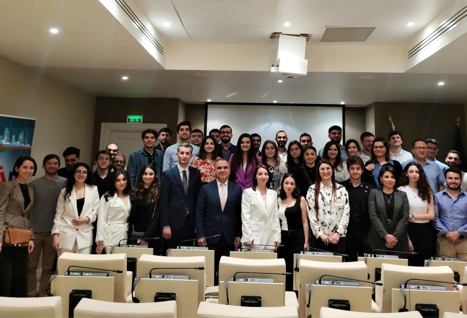 Année Heydar Aliyev : une conférence avec les doctorants azerbaïdjanais organisée à Paris