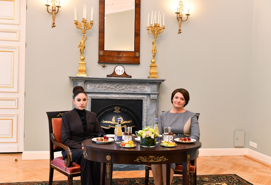 First Ladies von Aserbaidschan und Litauen treffen sich in Vilnius   VIDEO   