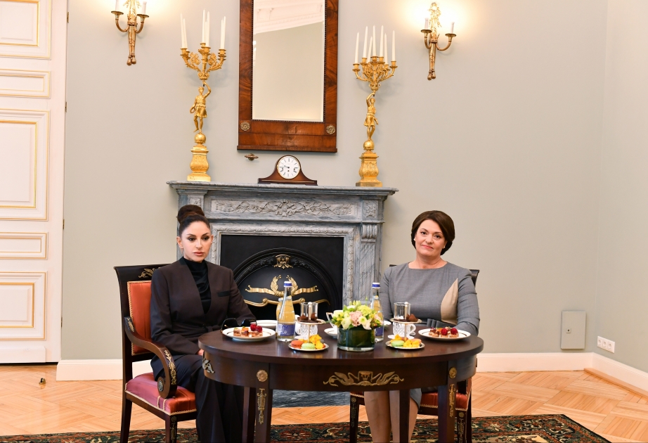 لقاء بين سيدتي أذربيجان وليتوانيا الأوليين في ويلنيوس