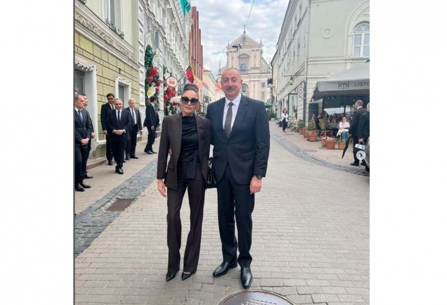 La première dame Mehriban Aliyeva partage une publication depuis la Lituanie