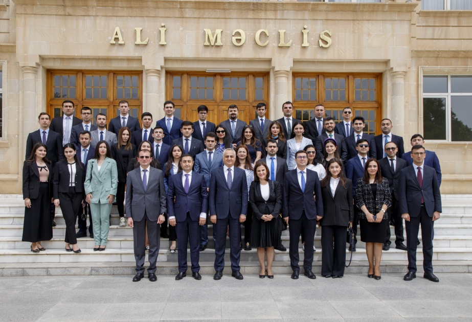 Gənc diplomatlar üçün “Xarici Siyasət Proqramı”nın iştirakçıları Naxçıvana səfər ediblər