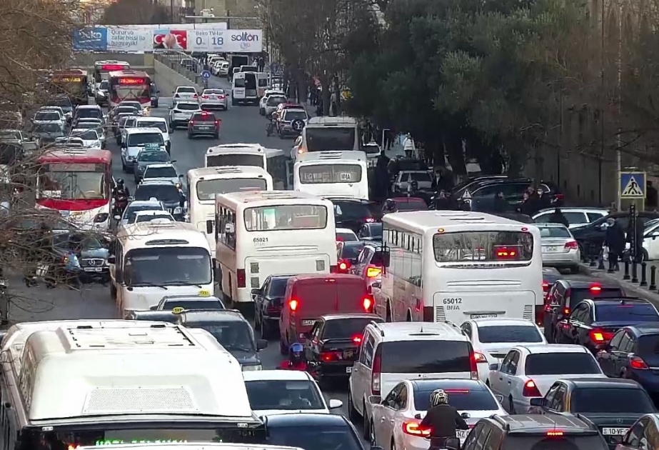Paytaxtda avtobusların hərəkət intervalında gecikmələr müşahidə edilir