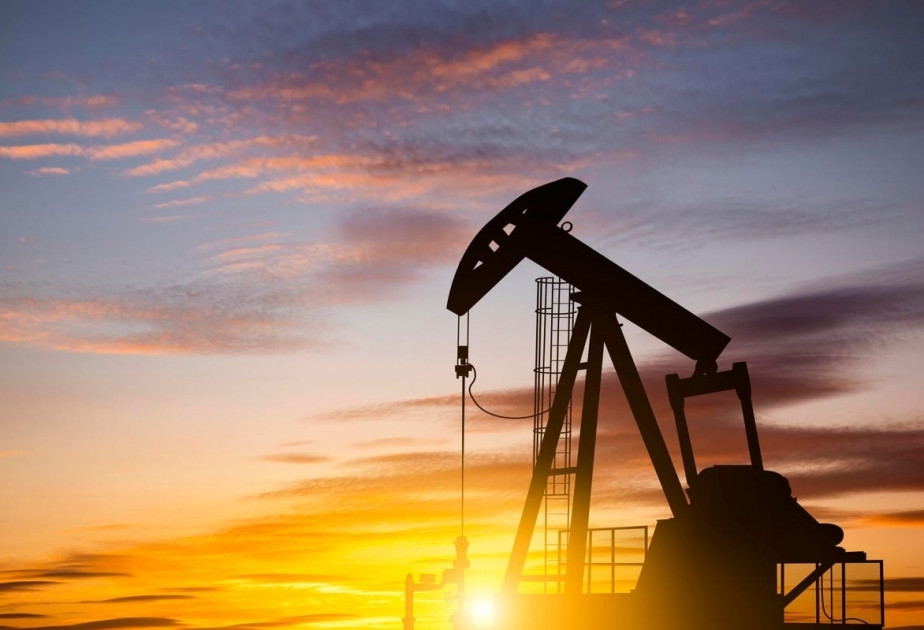 Azerbaijani oil price falls in world markets