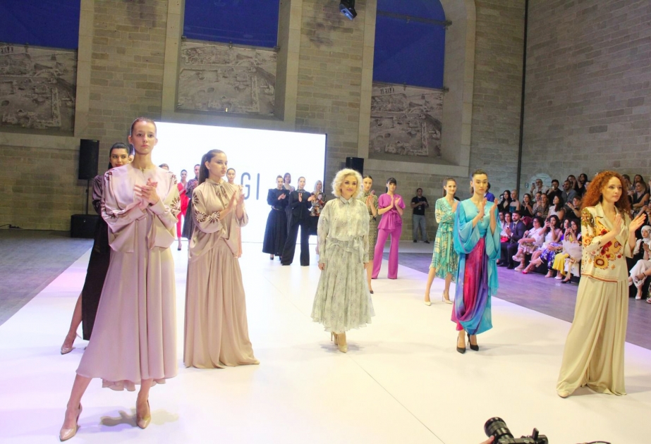 “Azerbaijan Fashion Week” açılışında Gülnarə Xəlilovanın "Cizgi" kolleksiyası təqdim olunub