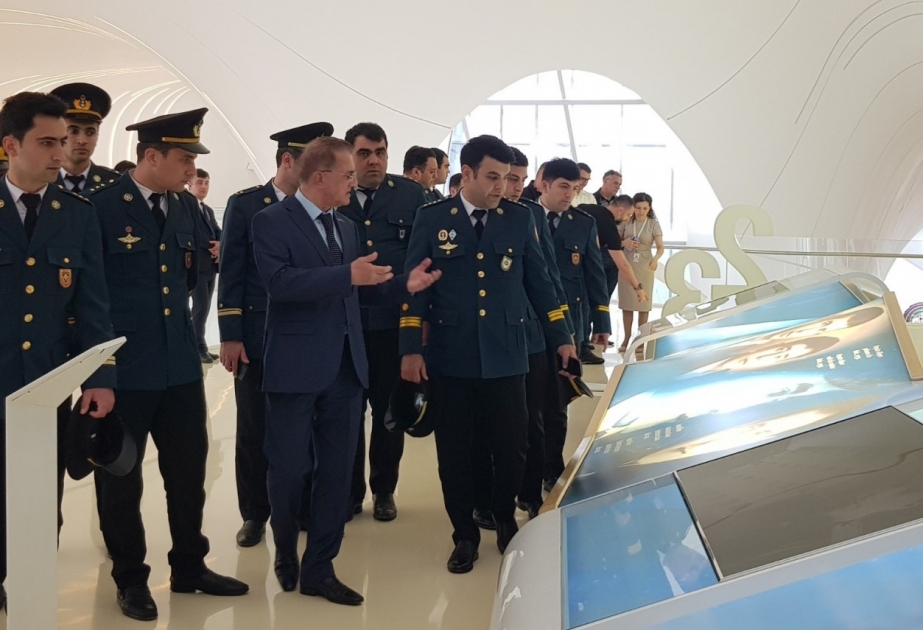 Ümummilli Lider Heydər Əliyev azərbaycanlı gənclərin hərbi vətənpərvərlik ruhunda tərbiyəsinə xüsusi diqqət yetirib