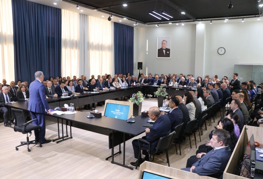 Ekologiya və Təbii Sərvətlər Nazirliyinin işçiləri peşə bayramını qeyd edir