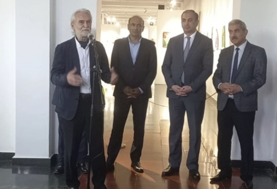 Rəssamlar İttifaqında Ulu Öndərə həsr olunmuş sərgi açılıb