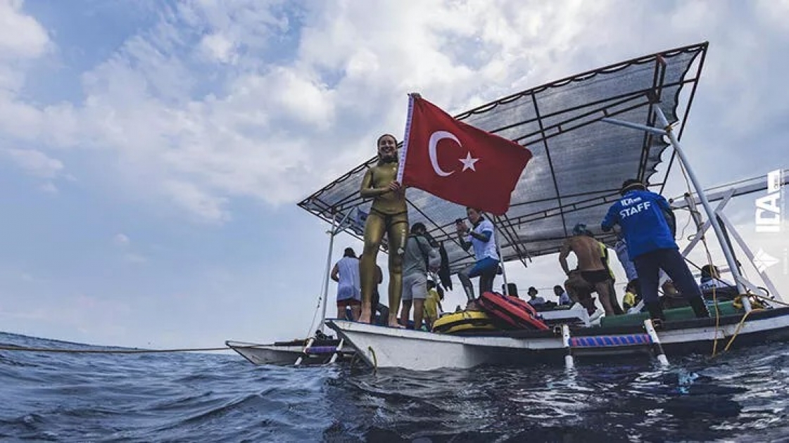 Turkish freediver breaks Asian continent record
