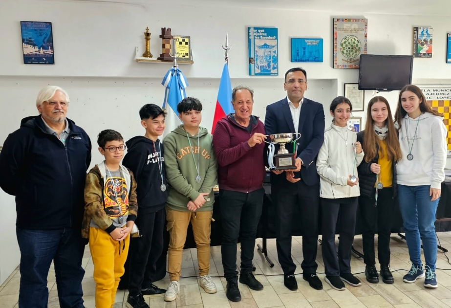 Los ajedrecistas de Azerbaiyán y Argentina celebraron un partido amistoso