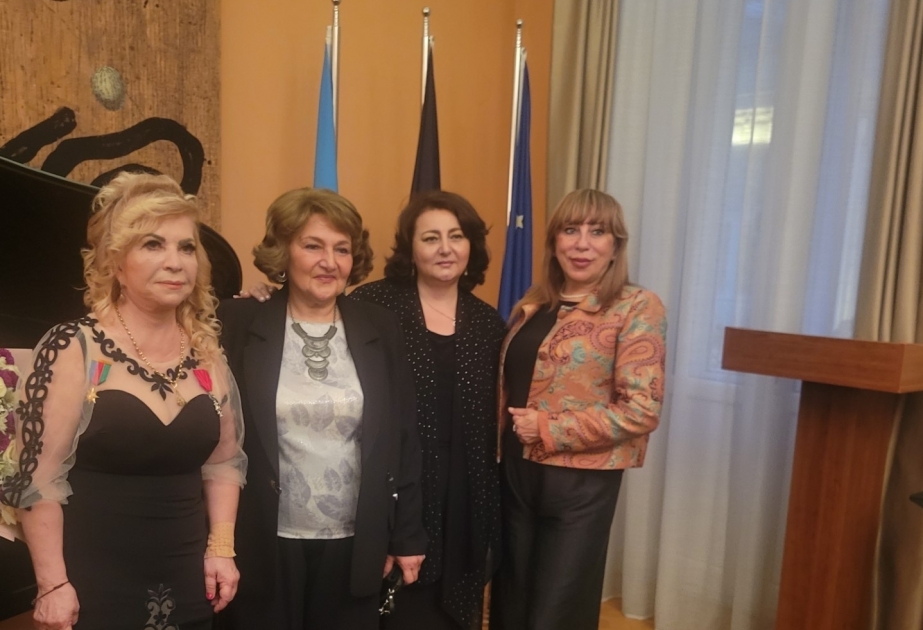 Fransa səfirliyində pianoçu Adilə Əliyevaya “Fəxri Legion” ordeni təqdim edilib