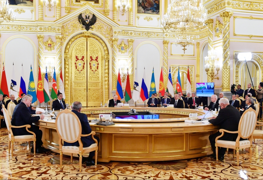 El Presidente Ilham Aliyev asiste a la reunión ampliada del Consejo Económico Supremo de Eurasia en Moscú