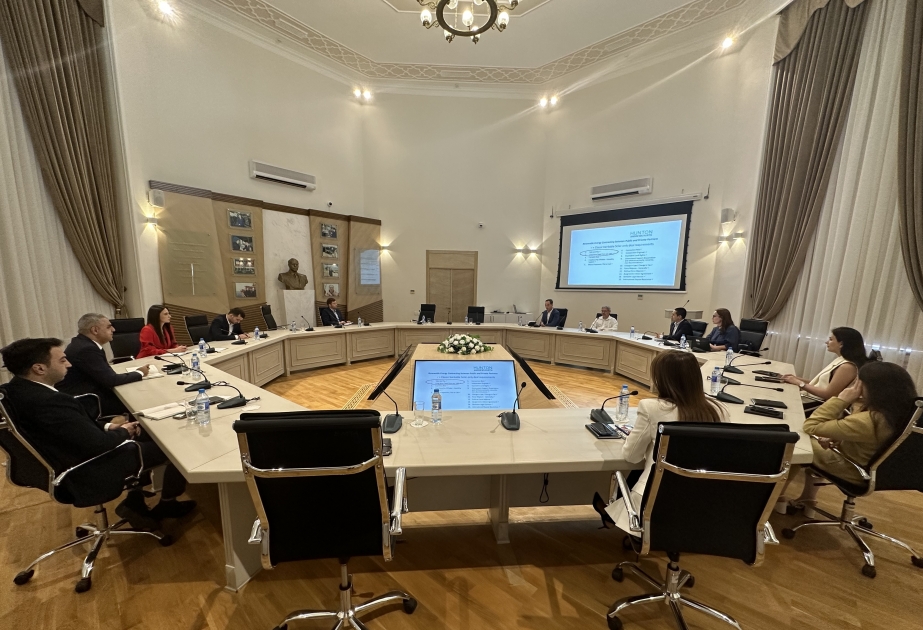 ندوة باكو تبحث الموضوعات المهمة حول مشاريع الطاقة المتجددة