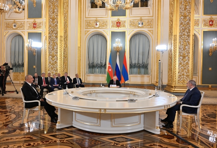 阿塞拜疆、俄罗斯和亚美尼亚领导人在莫斯科举行三方会谈

