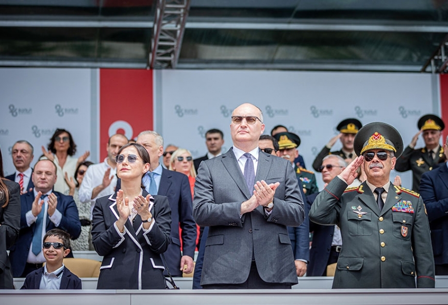 Müdafiə naziri Gürcüstanda keçirilən hərbi paradda iştirak edib