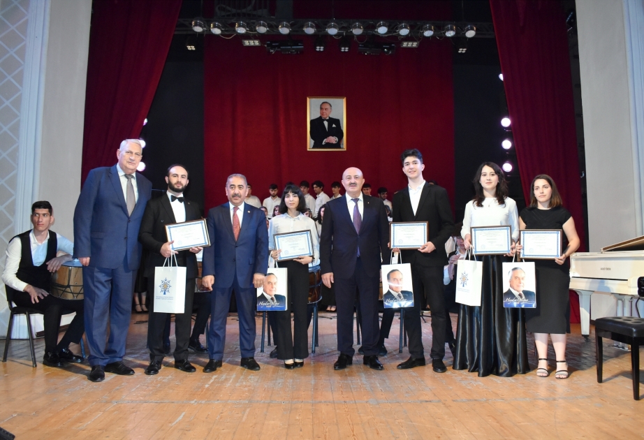Ümummilli Lider Heydər Əliyevin 100 illik yubileyinə həsr edilən konsert proqramı təqdim olunub