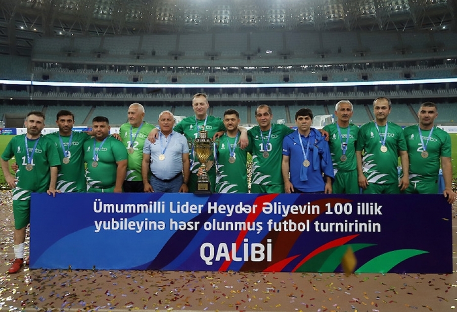 Veteran futbolçular Ulu Öndərin 100 illik yubileyinə həsr olunmuş miniturnirin qalibi olublar