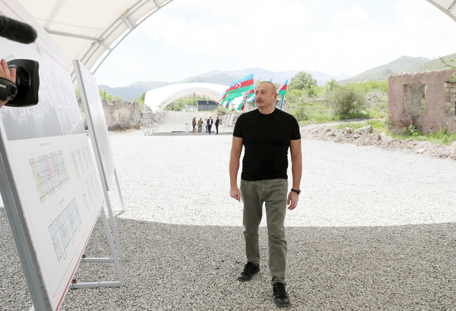 Pose de la première pierre d’un quartier résidentiel à Kelbédjer VIDEO