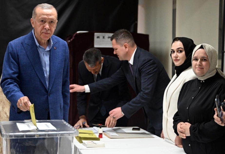 Turkish president votes in runoff