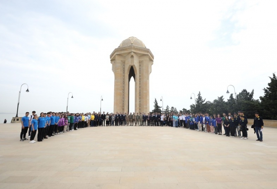 Könüllülər təşkilatlarının rəhbərləri İstiqlal Bəyannaməsi abidəsini ziyarət ediblər