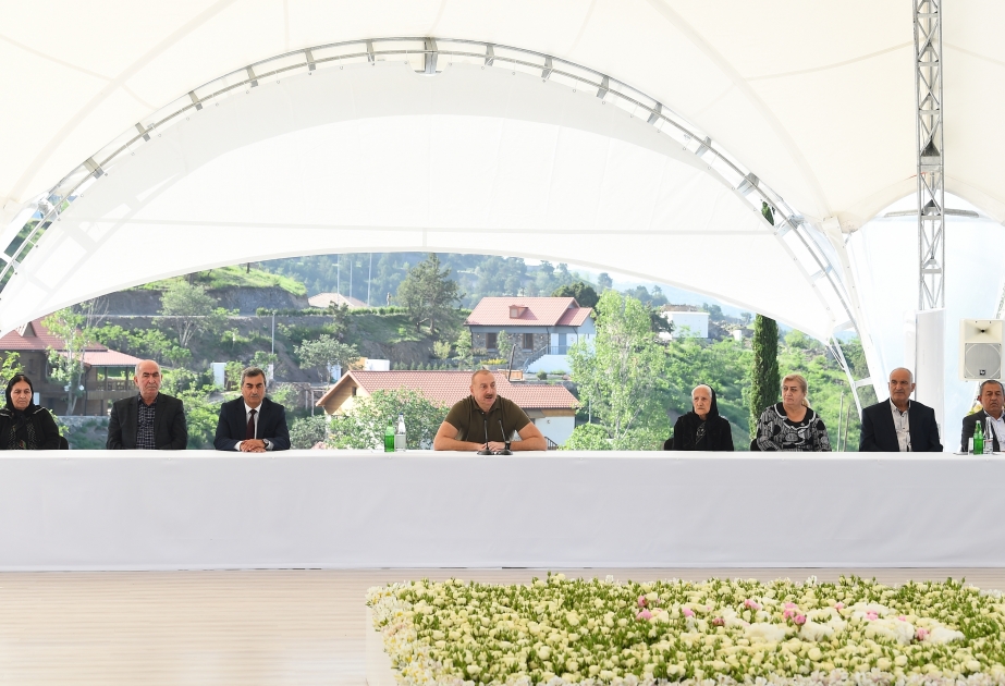 President Ilham Aliyev met with people who returned to the city of Lachin and presented house keys to them VIDEO