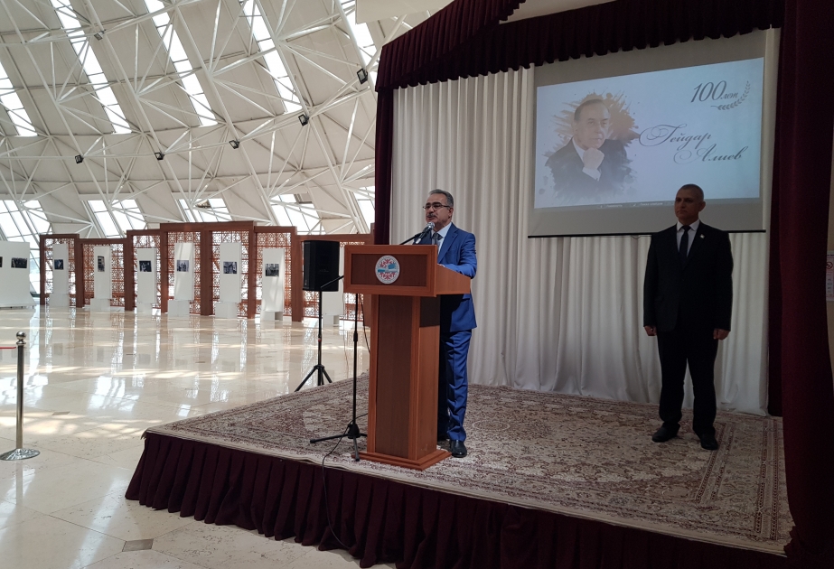 Tacikistan Milli Muzeyində Heydər Əliyevə həsr olunan fotosərgi təşkil edilib