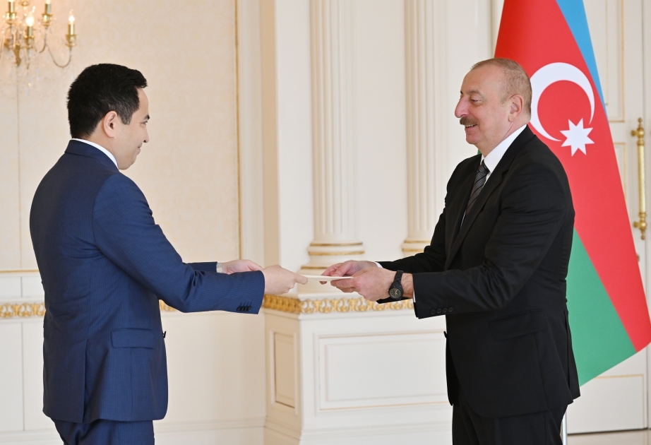 Le président de la République reçoit les lettres de créance du nouvel ambassadeur du Kazakhstan VIDEO