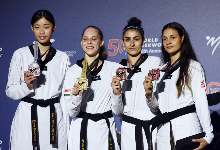 Taekwondista húngara de 17 años se convirtió en campeona mundial en Bakú
