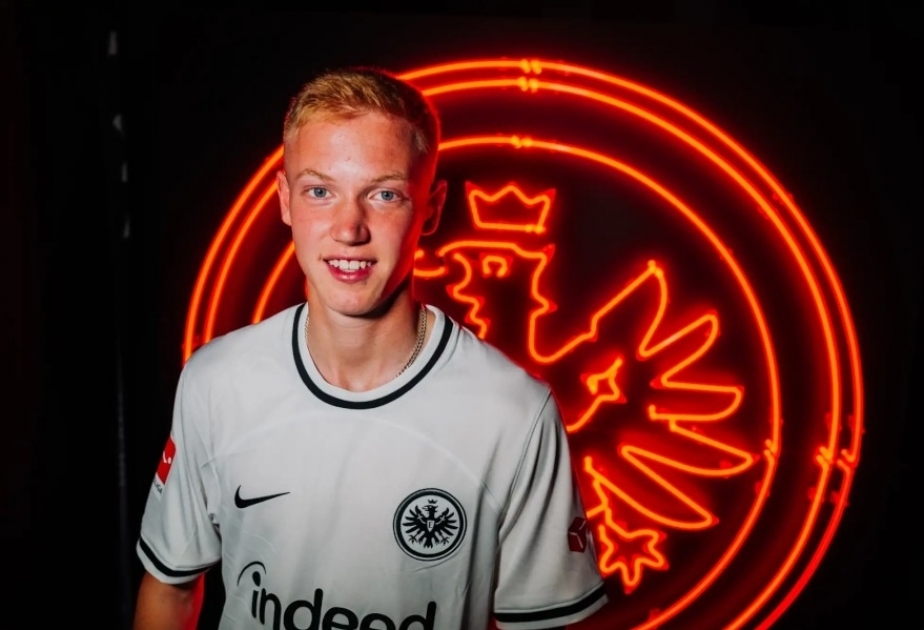 Frankfurt signs highly rated Swedish teenager Hugo Larsson from Malmö
