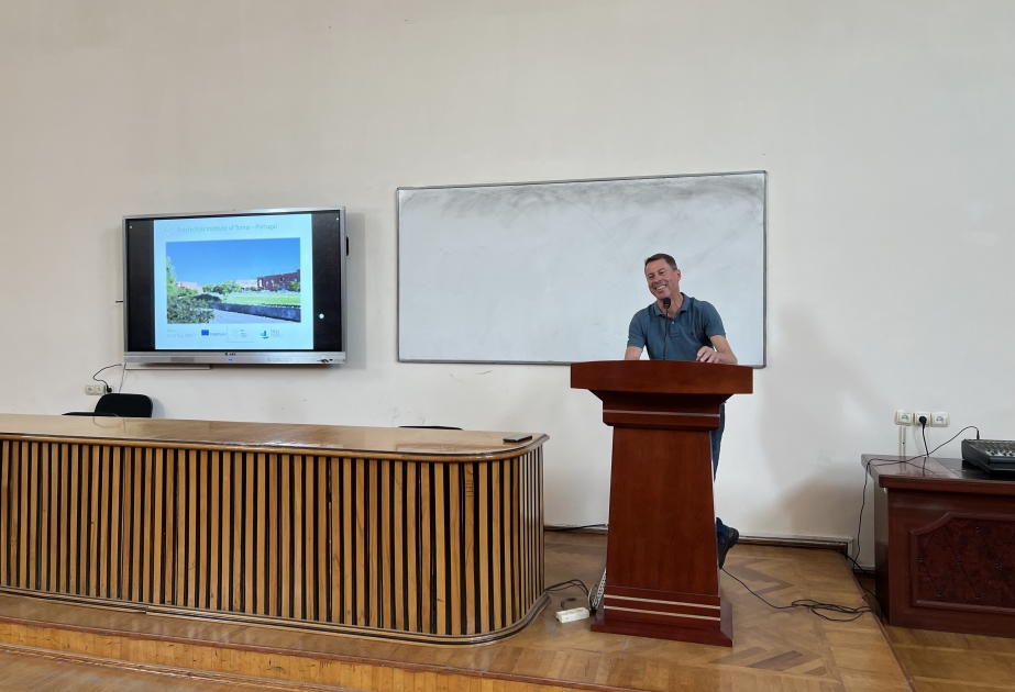 Portuqaliyalı professor BDU-da “Axın termodinamikası” mövzusunda seminar keçirib
