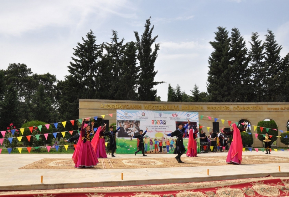 Biləsuvarda tədbir: Uşaqlar dünyanın sevincidir