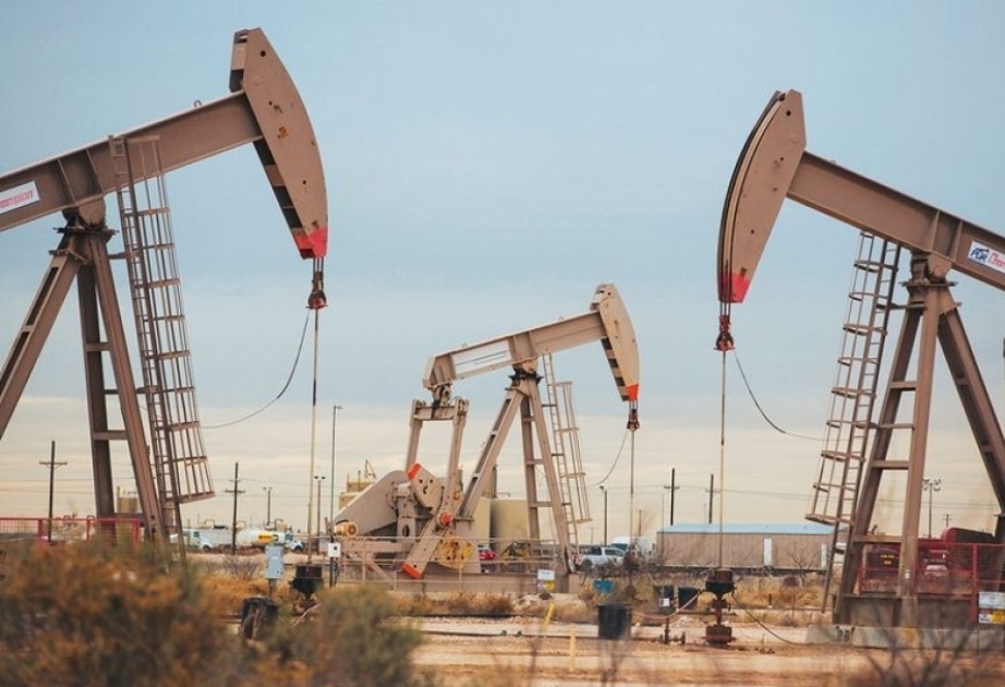 Баррель нефти марки «Азери Лайт» продается за 76,72 доллара