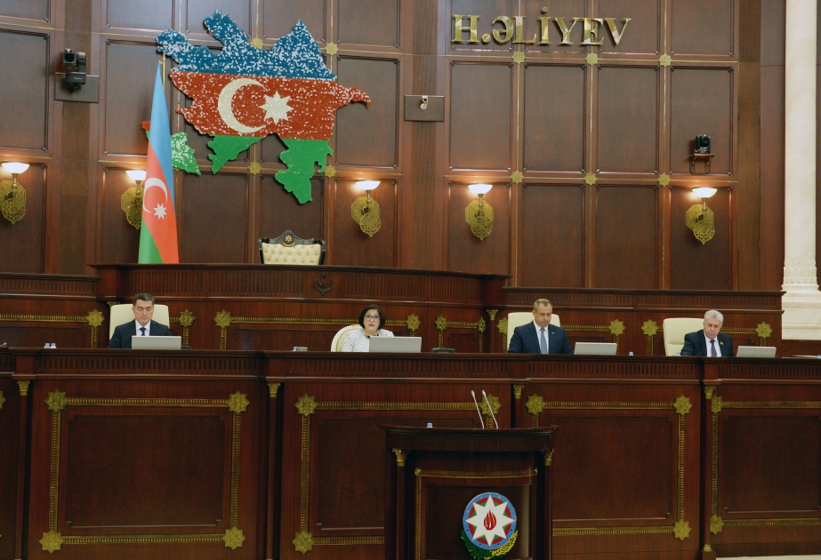 Milli Məclisdə 2022-ci il üzrə dövlət büdcəsinin icrası ilə bağlı qanun layihəsi müzakirə olunur