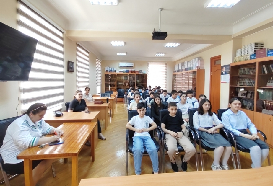 Məktəblilər Tarix İnstitutunda